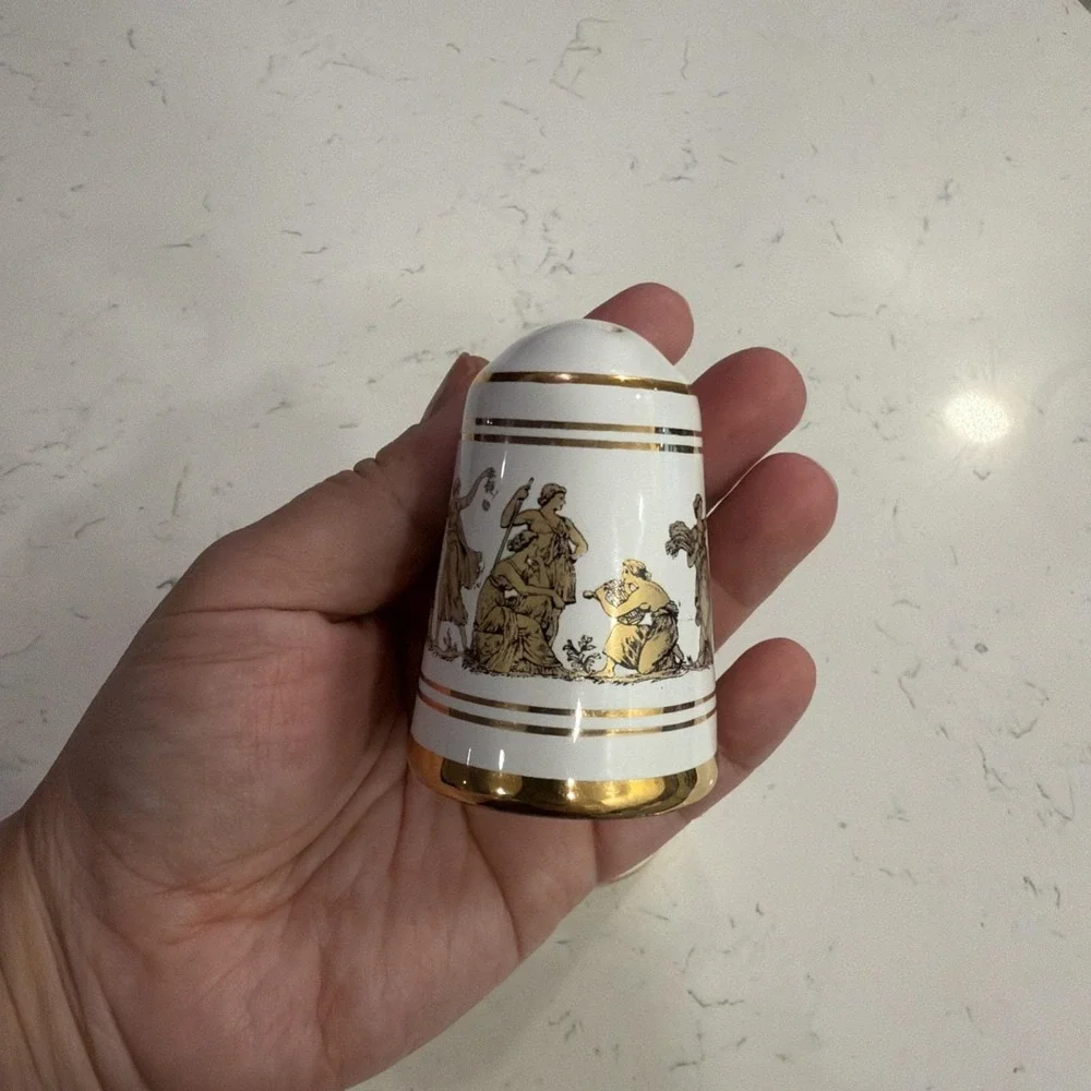 NEOFITOY KERAMIK Salt and Pepper Shakers Vintage Gold White Greek Figures Greece